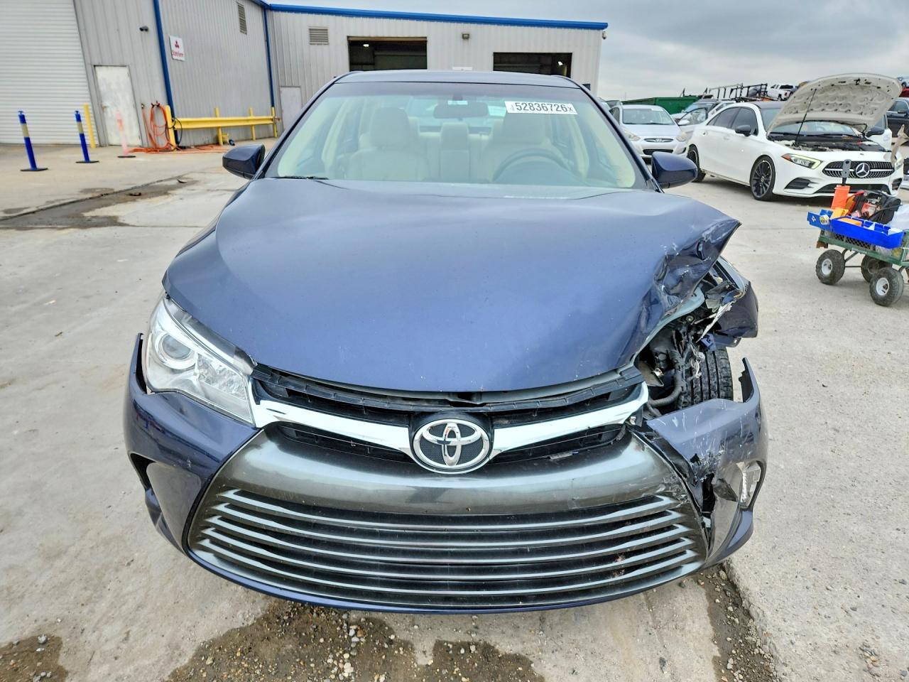 2015 TOYOTA CAMRY LE photo 9