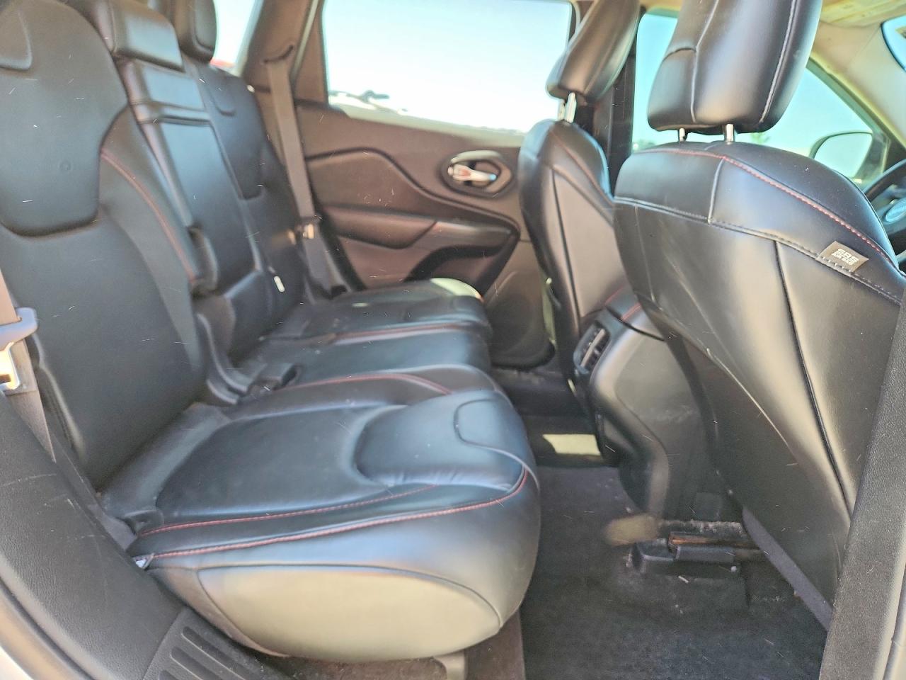 2015 JEEP CHEROKEE TRAILHAWK photo 11