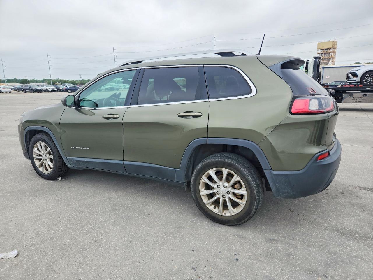 2019 JEEP CHEROKEE LATITUDE photo 4