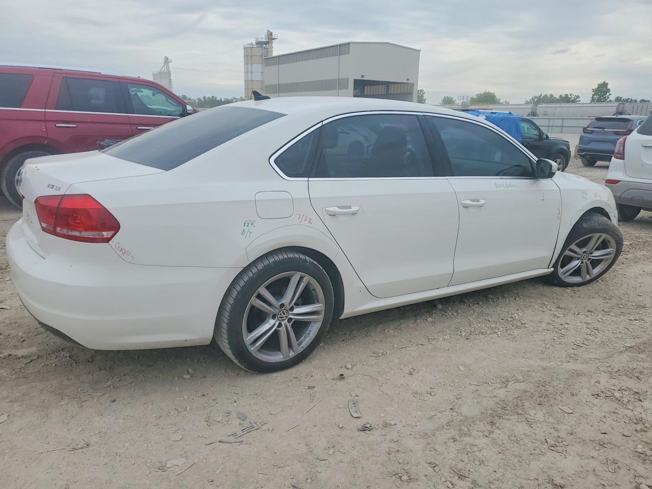 2014 VOLKSWAGEN PASSAT SE photo 5