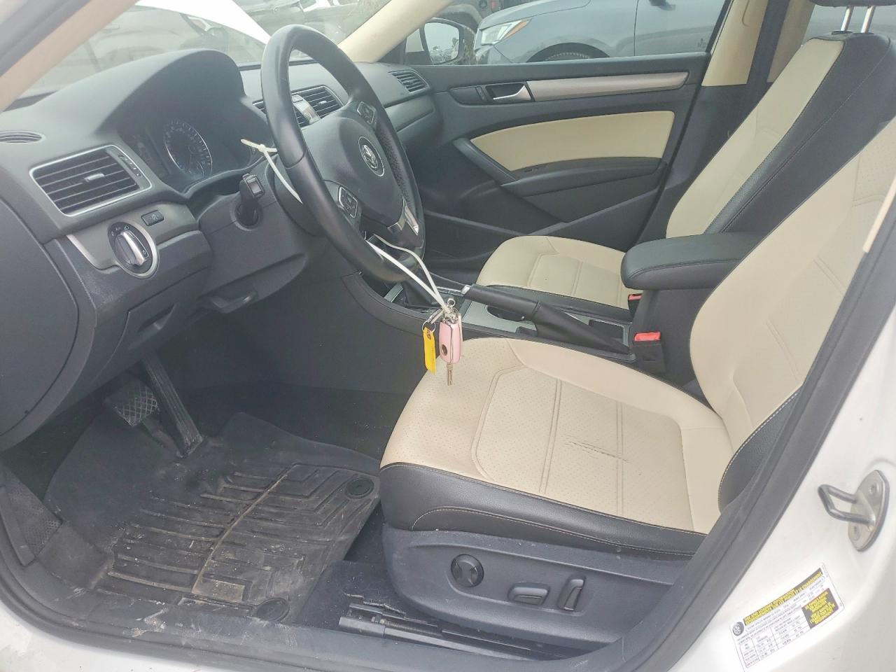 2014 VOLKSWAGEN PASSAT SE photo 13