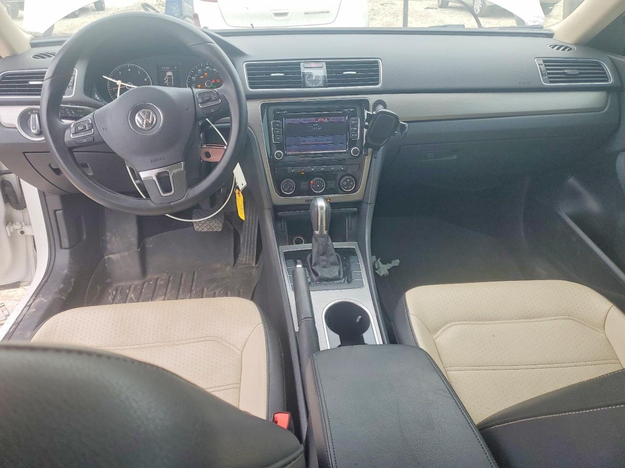 2014 VOLKSWAGEN PASSAT SE photo 15