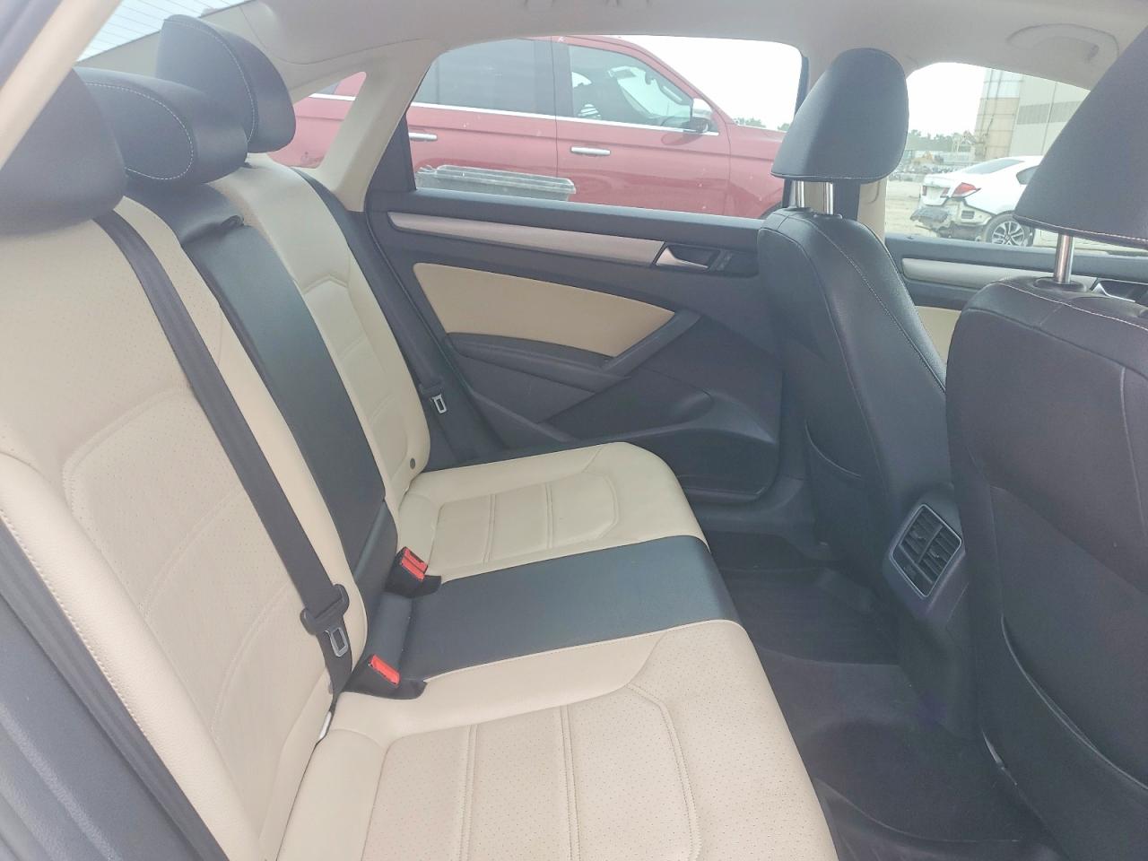 2014 VOLKSWAGEN PASSAT SE photo 19