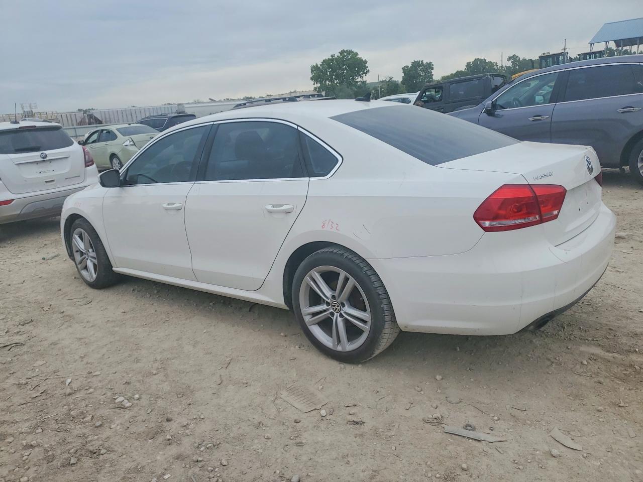 2014 VOLKSWAGEN PASSAT SE photo 3