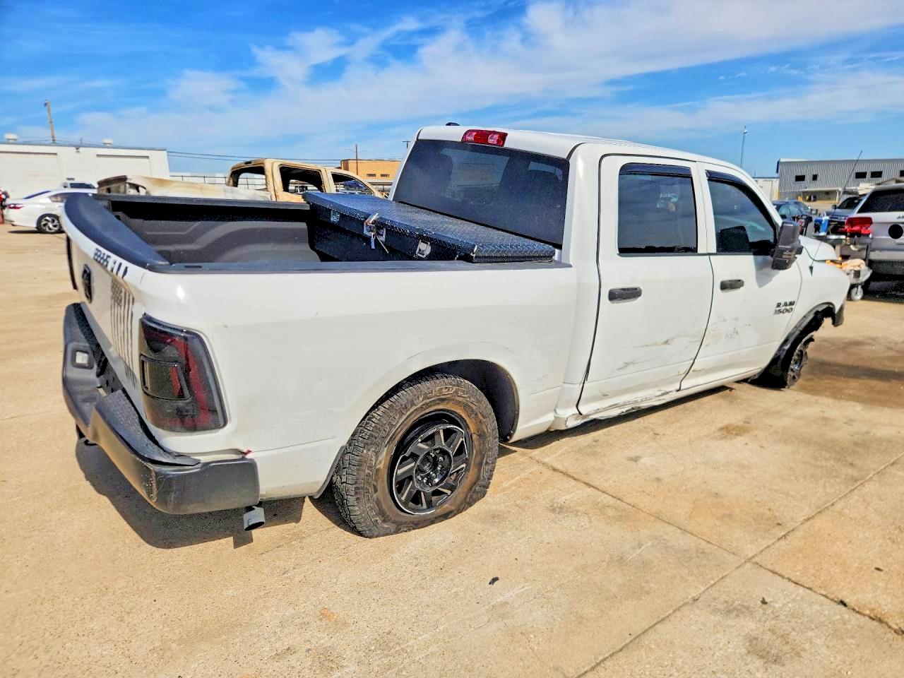 2016 RAM 1500 ST photo 7