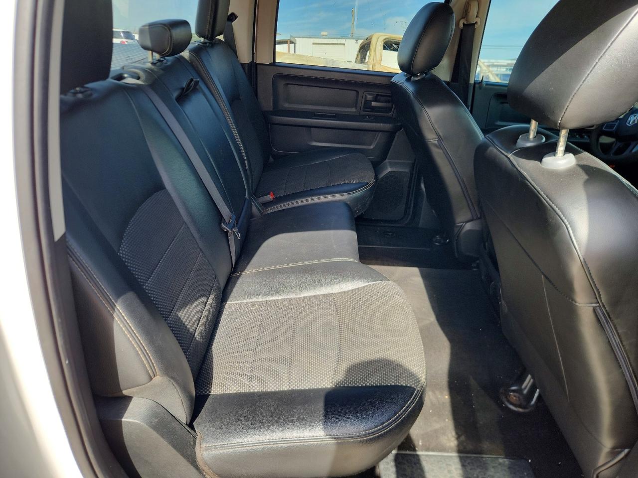 2016 RAM 1500 ST photo 28