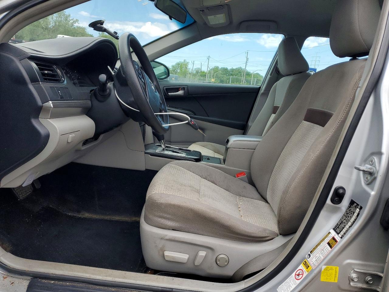 2012 TOYOTA CAMRY LE photo 19