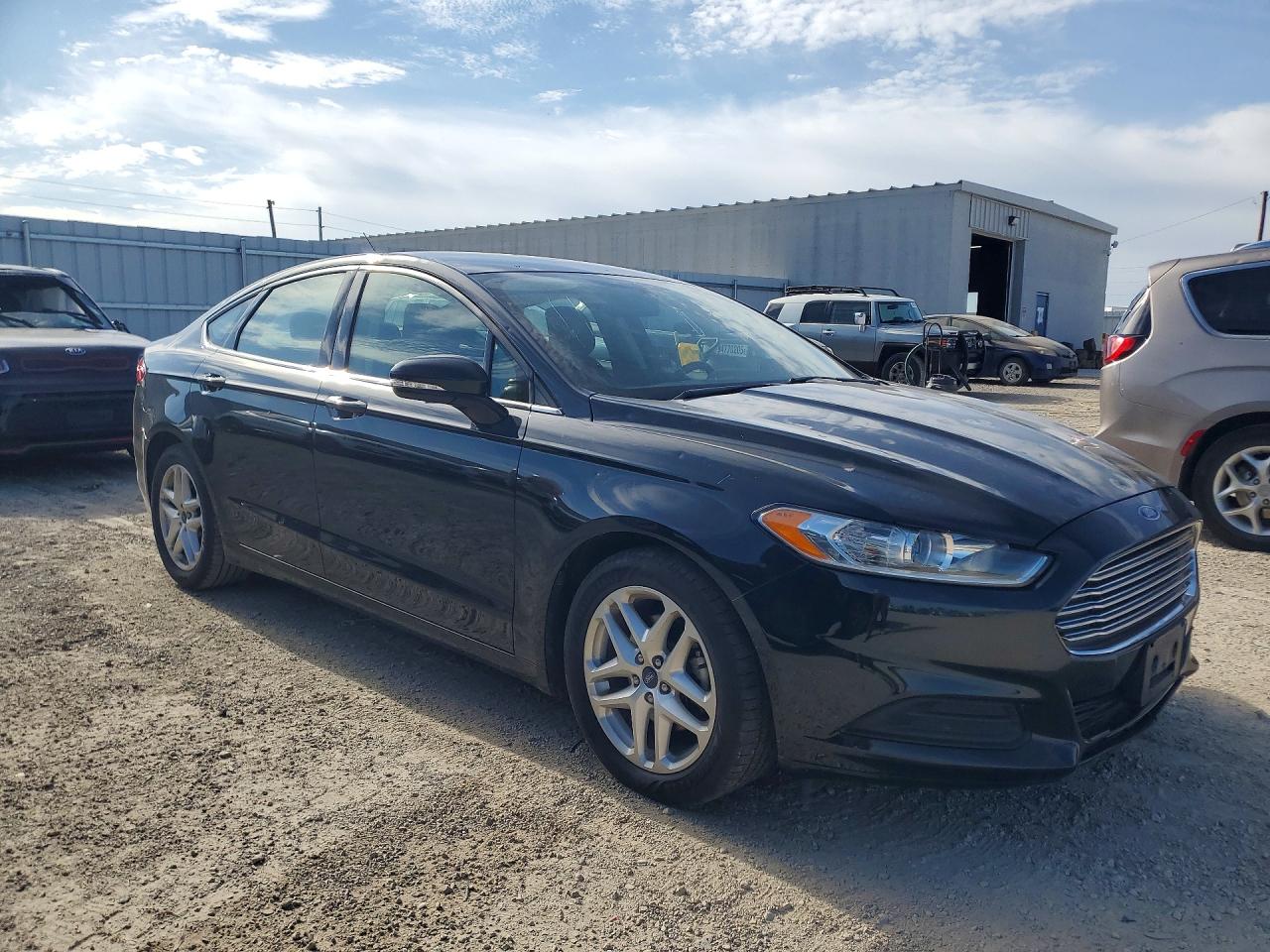 2014 FORD FUSION SE photo 4
