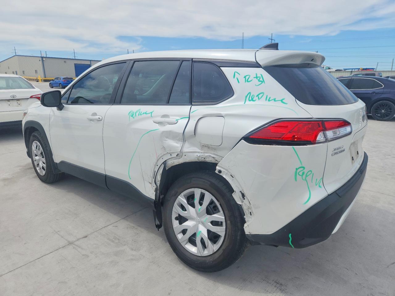 2024 TOYOTA COROLLA CROSS L photo 4