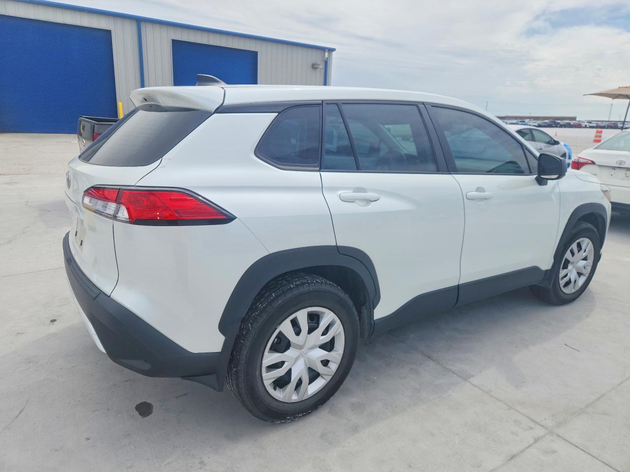 2024 TOYOTA COROLLA CROSS L photo 7
