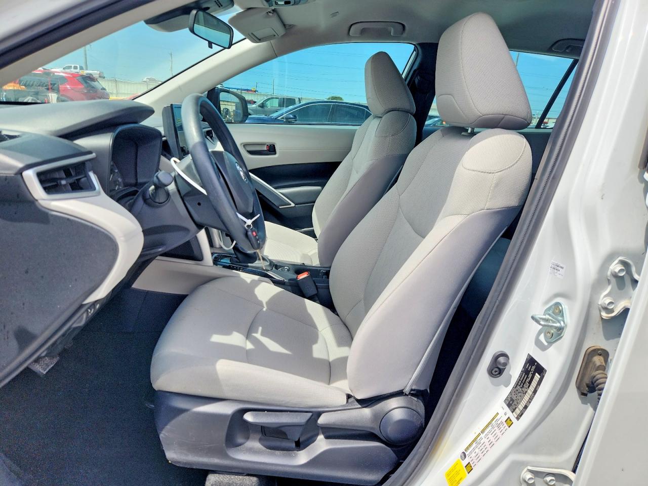 2024 TOYOTA COROLLA CROSS L photo 19