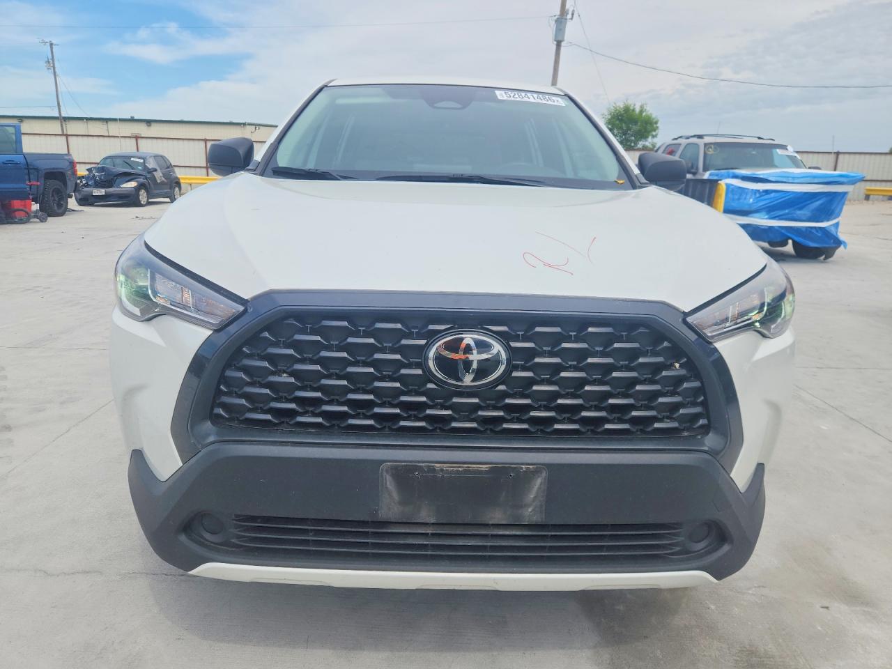 2024 TOYOTA COROLLA CROSS L photo 13