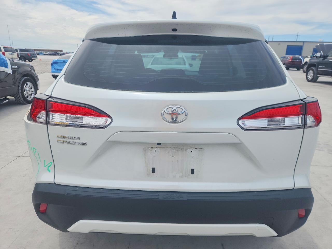 2024 TOYOTA COROLLA CROSS L photo 16