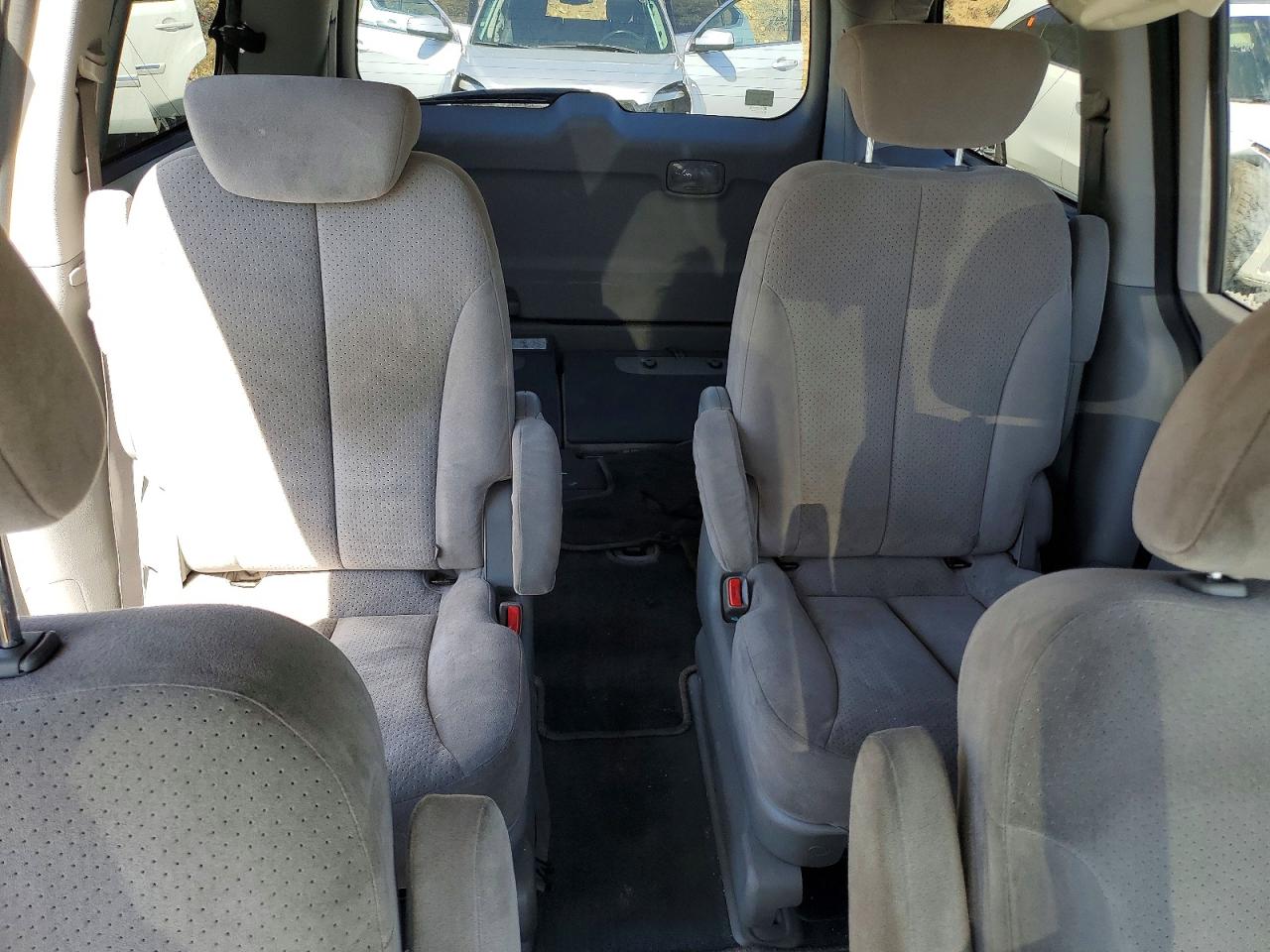 2008 HYUNDAI ENTOURAGE GLS photo 19