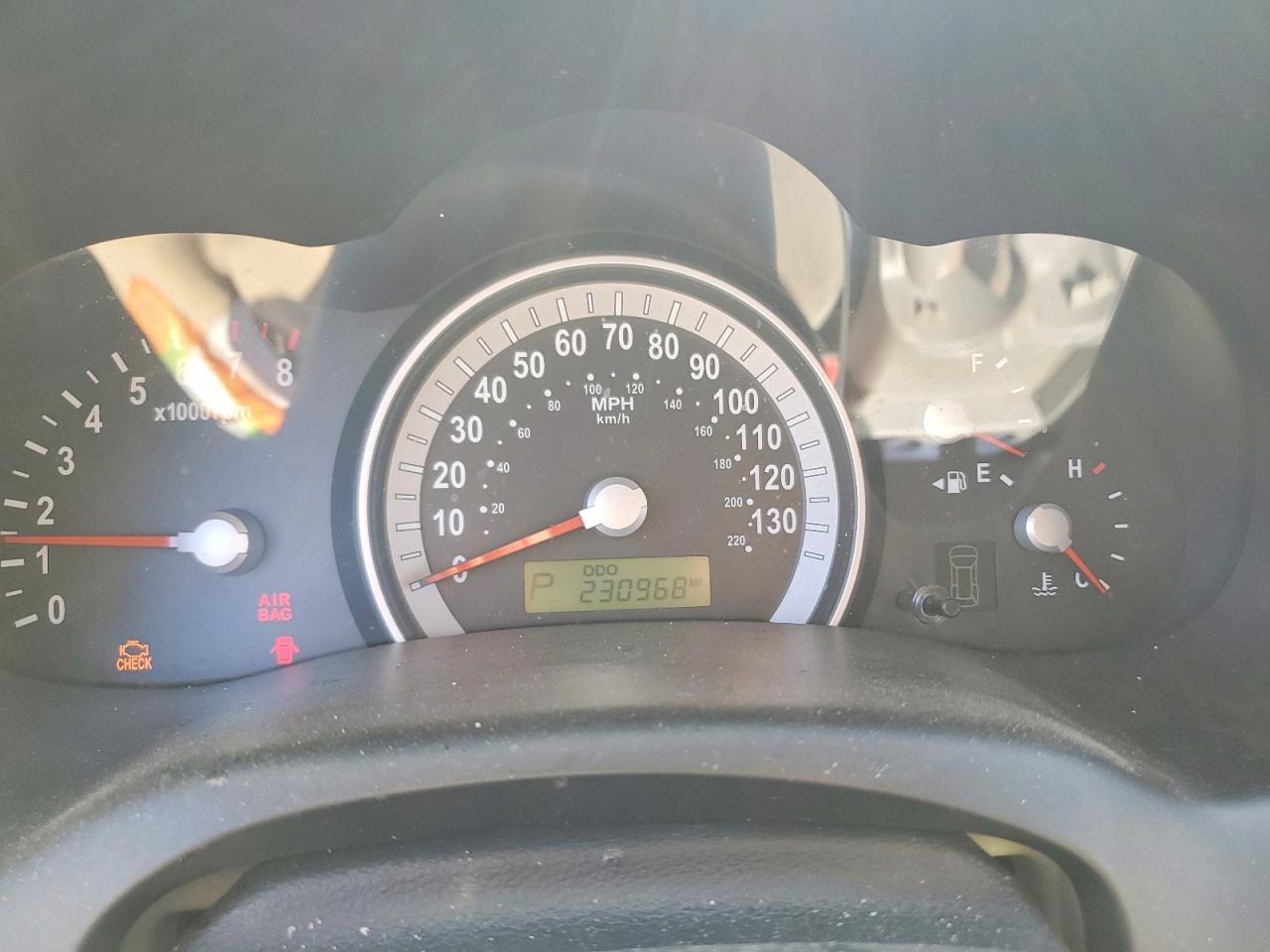 2008 HYUNDAI ENTOURAGE GLS photo 17