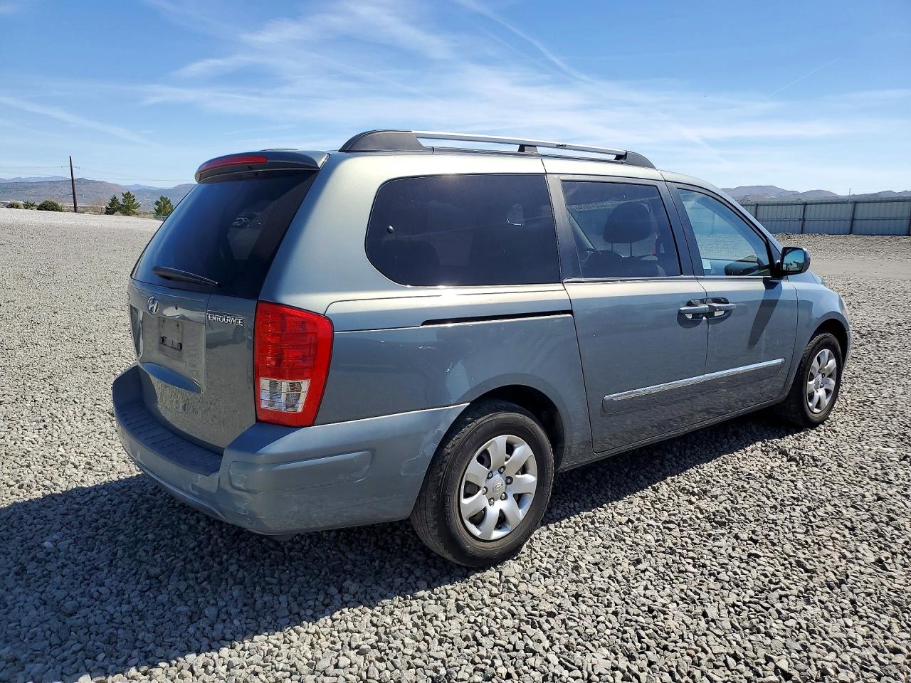 2008 HYUNDAI ENTOURAGE GLS photo 5
