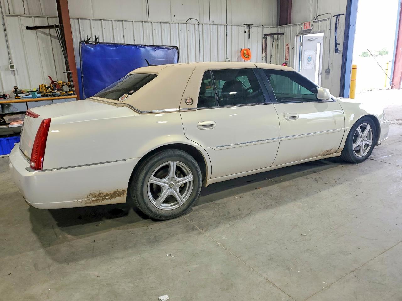 2006 CADILLAC DTS photo 3