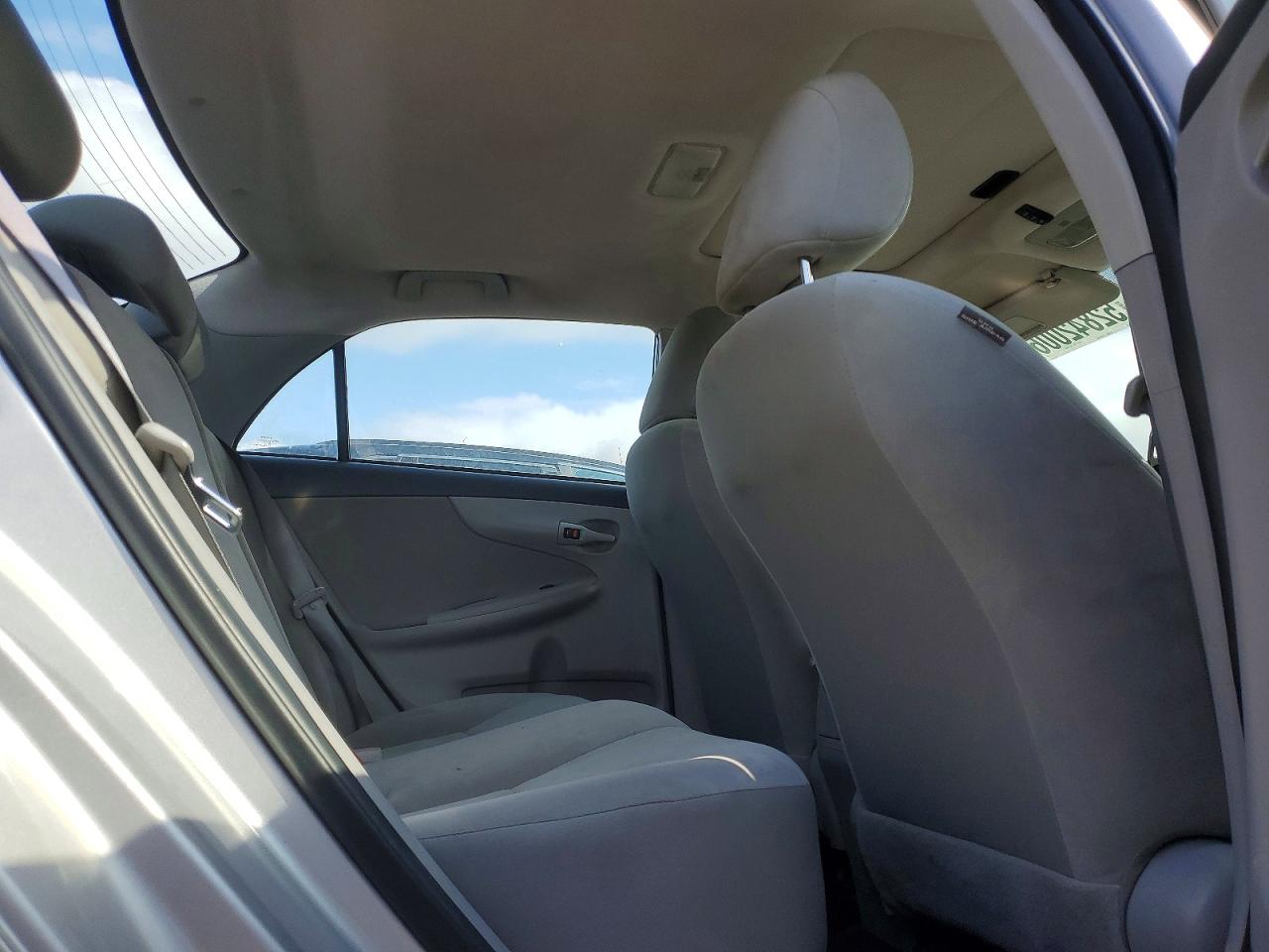 2011 TOYOTA COROLLA BASE photo 28