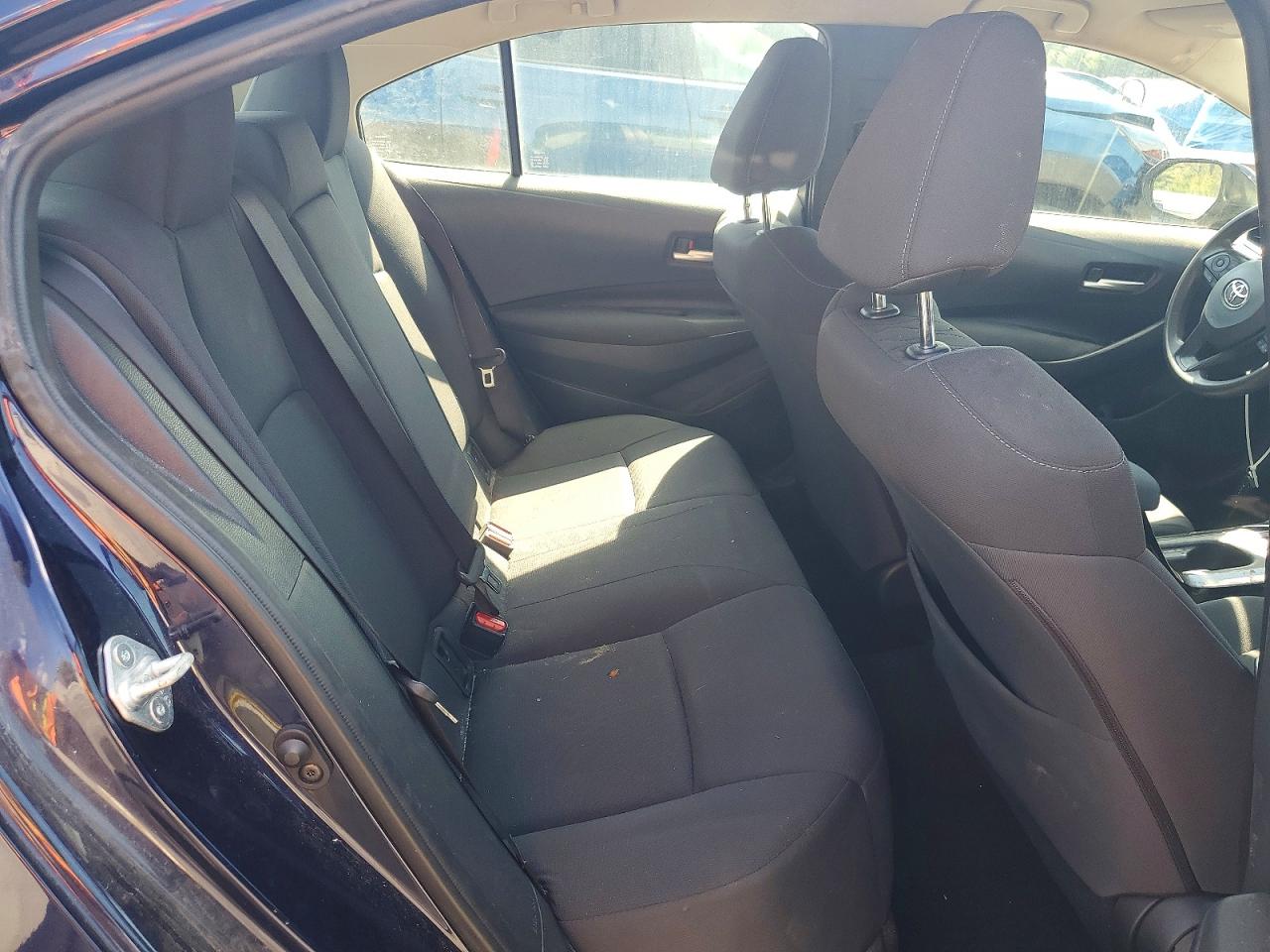 2021 TOYOTA COROLLA LE photo 10