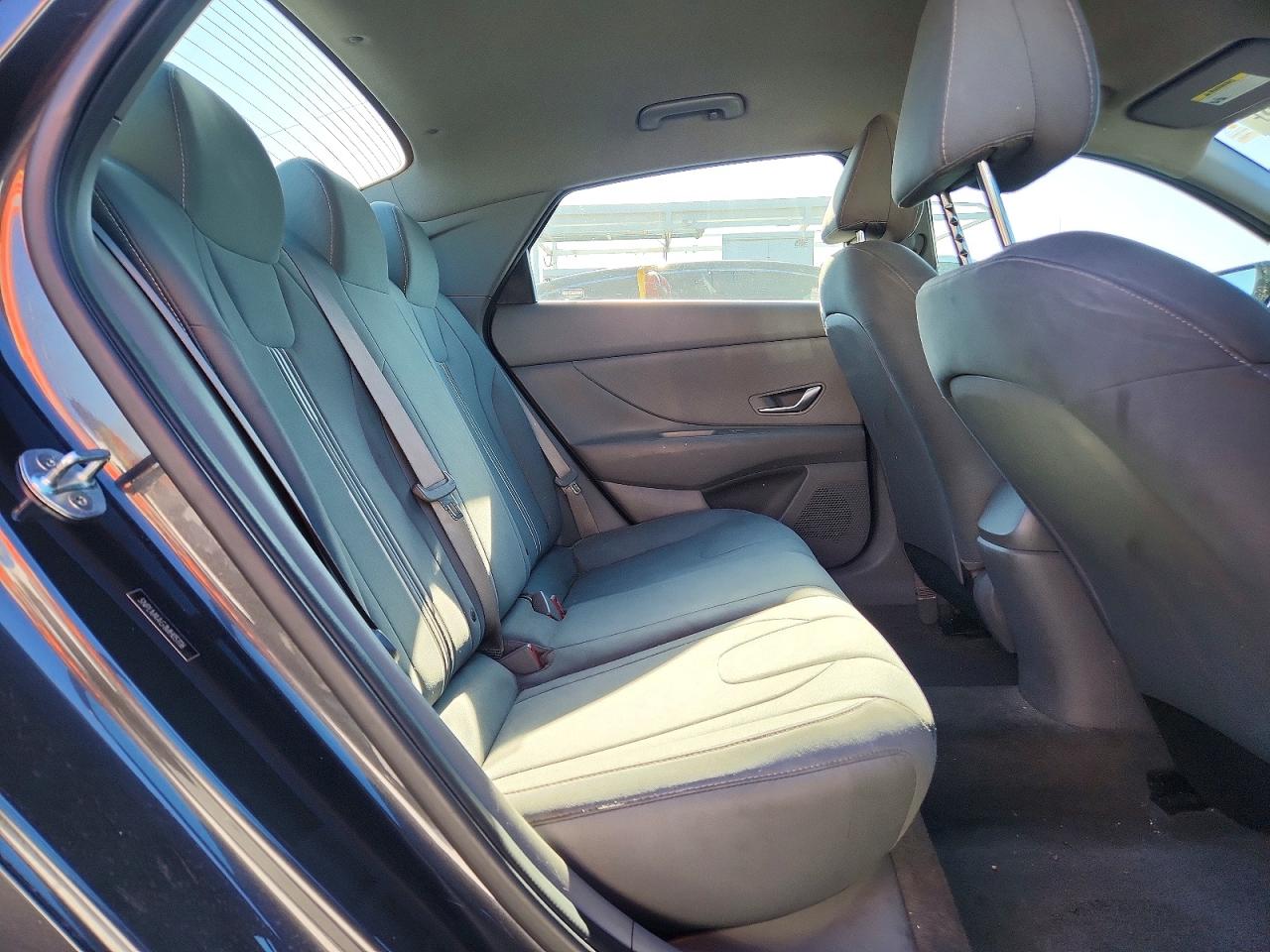 2021 HYUNDAI ELANTRA SEL photo 19