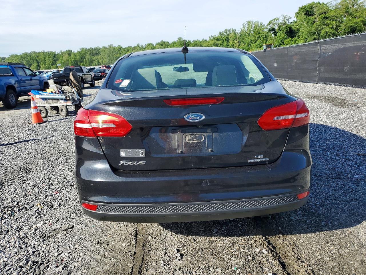2015 FORD FOCUS SE photo 11