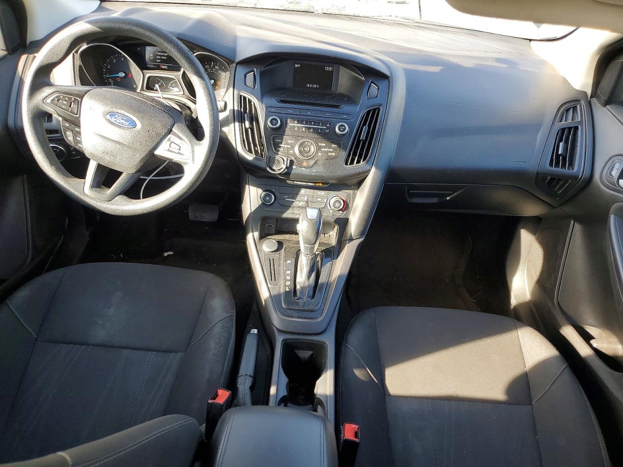 2015 FORD FOCUS SE photo 15