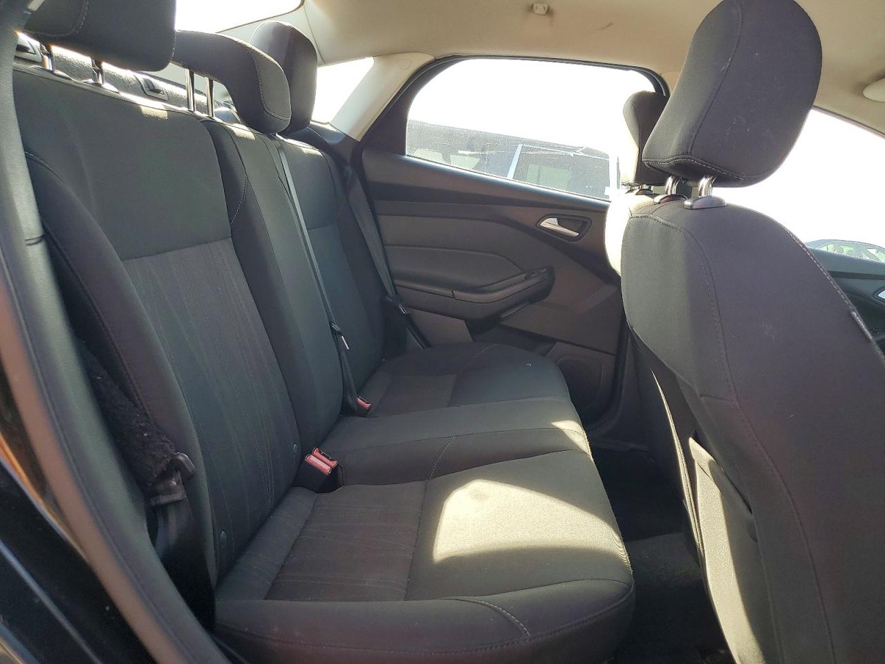 2015 FORD FOCUS SE photo 19