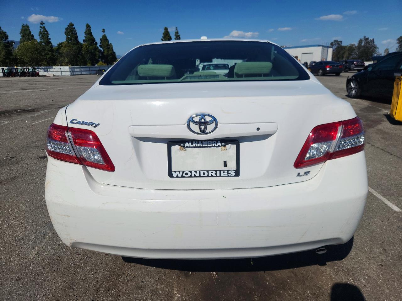 2010 TOYOTA CAMRY LE photo 11