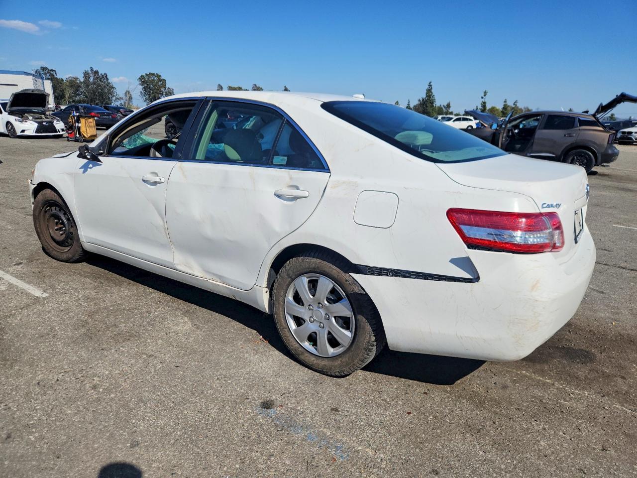 2010 TOYOTA CAMRY LE photo 3