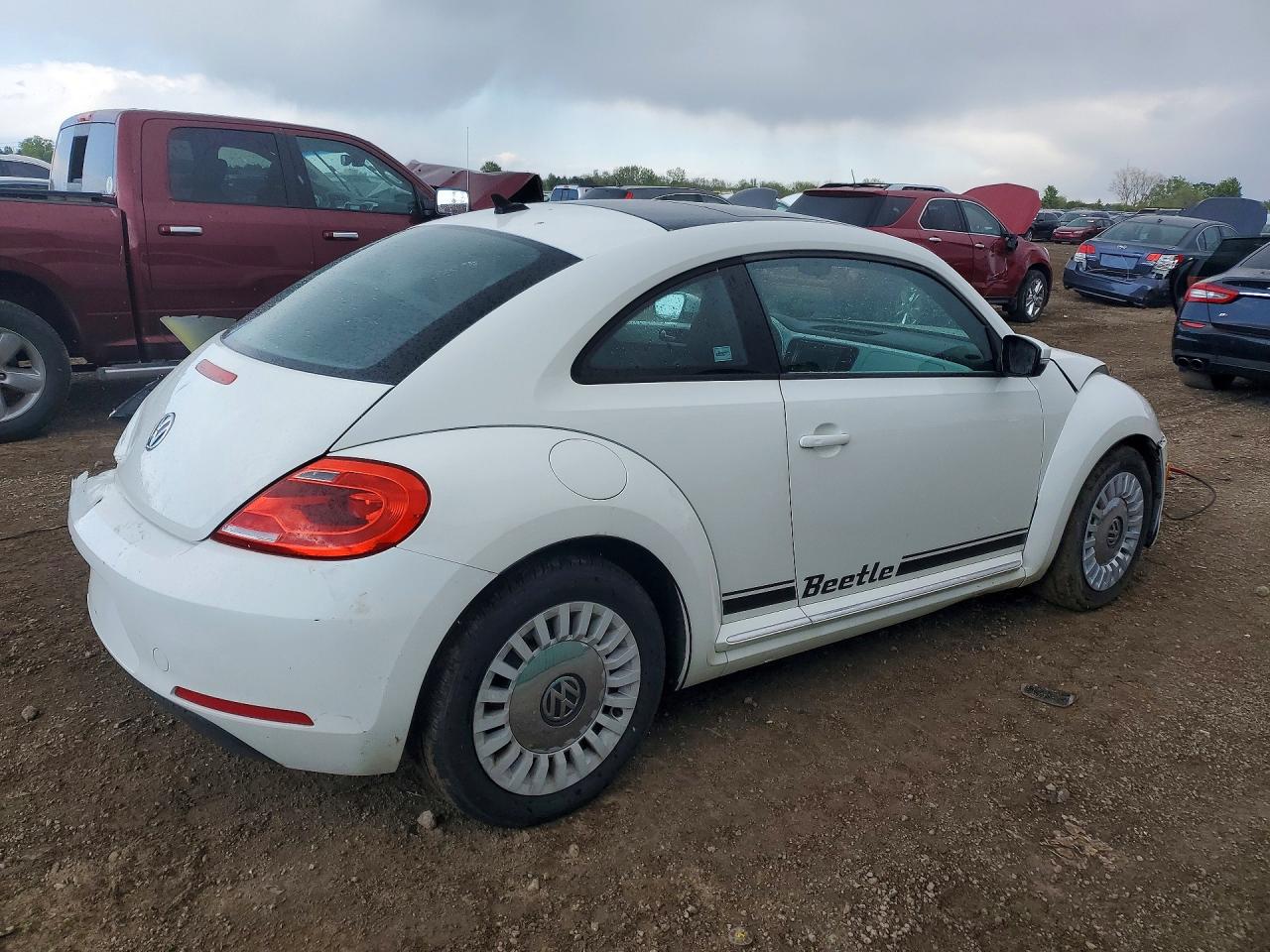 2014 VOLKSWAGEN BEETLE photo 5