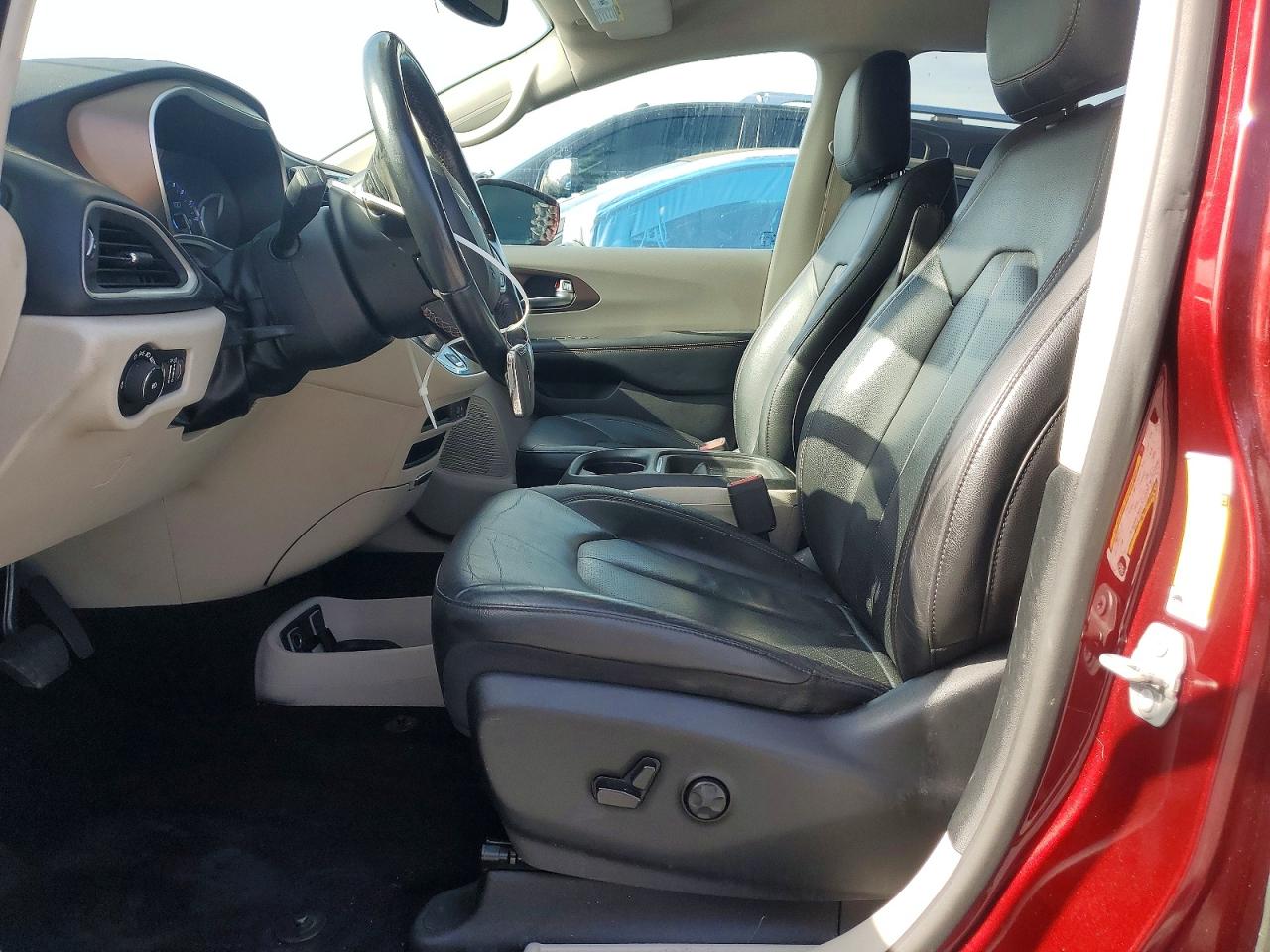2019 CHRYSLER PACIFICA TOURING L photo 19