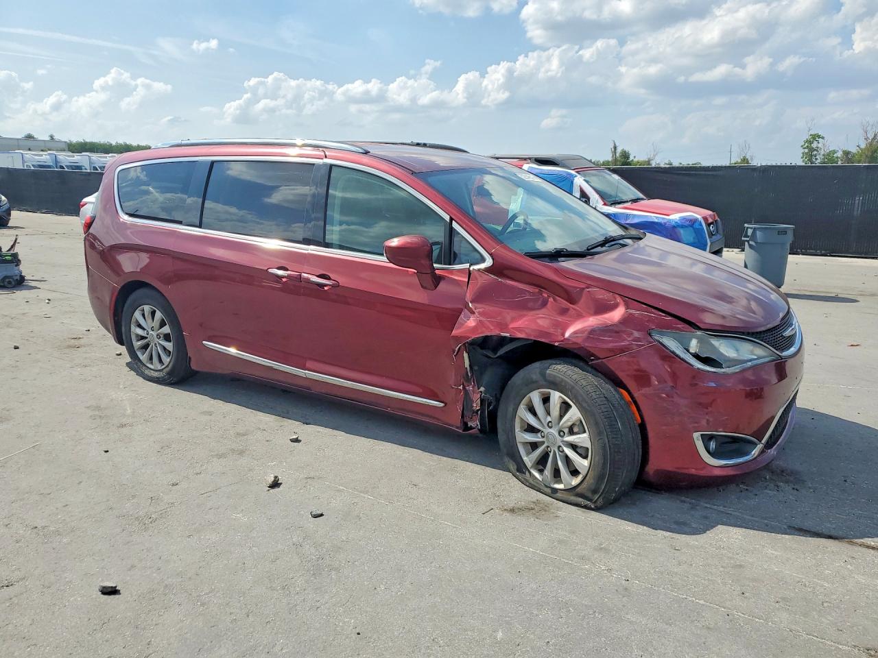 2019 CHRYSLER PACIFICA TOURING L photo 10
