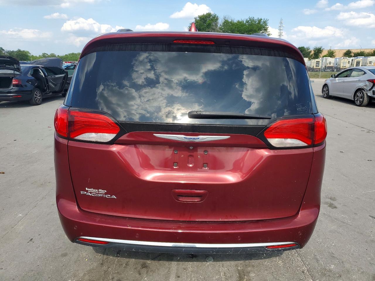 2019 CHRYSLER PACIFICA TOURING L photo 16