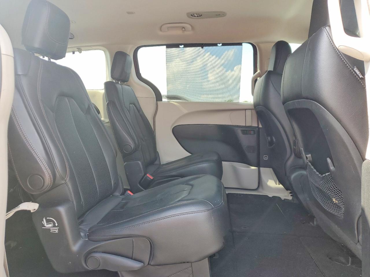 2019 CHRYSLER PACIFICA TOURING L photo 31