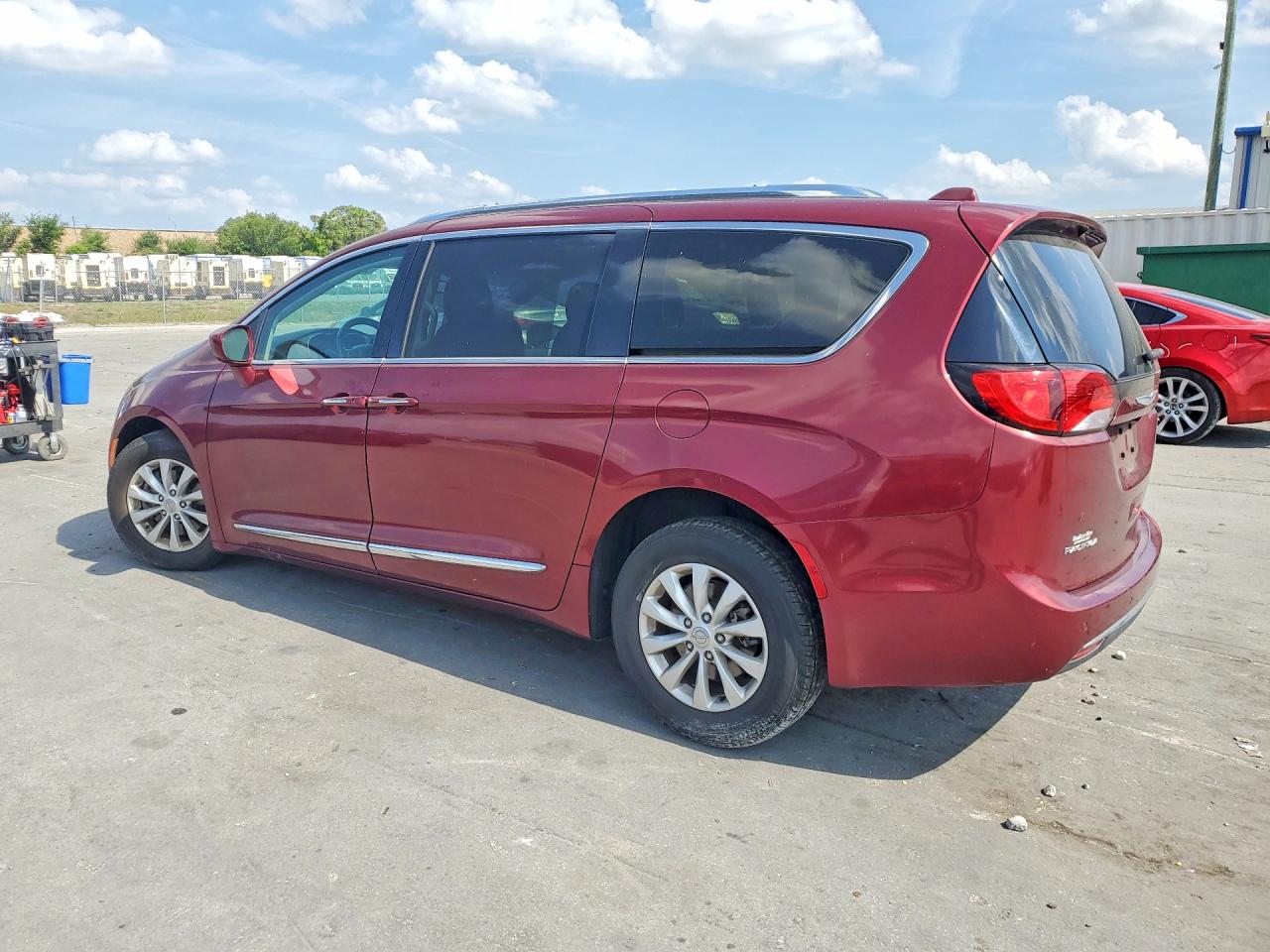 2019 CHRYSLER PACIFICA TOURING L photo 4