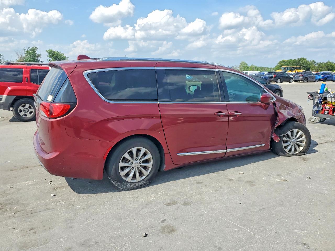 2019 CHRYSLER PACIFICA TOURING L photo 7
