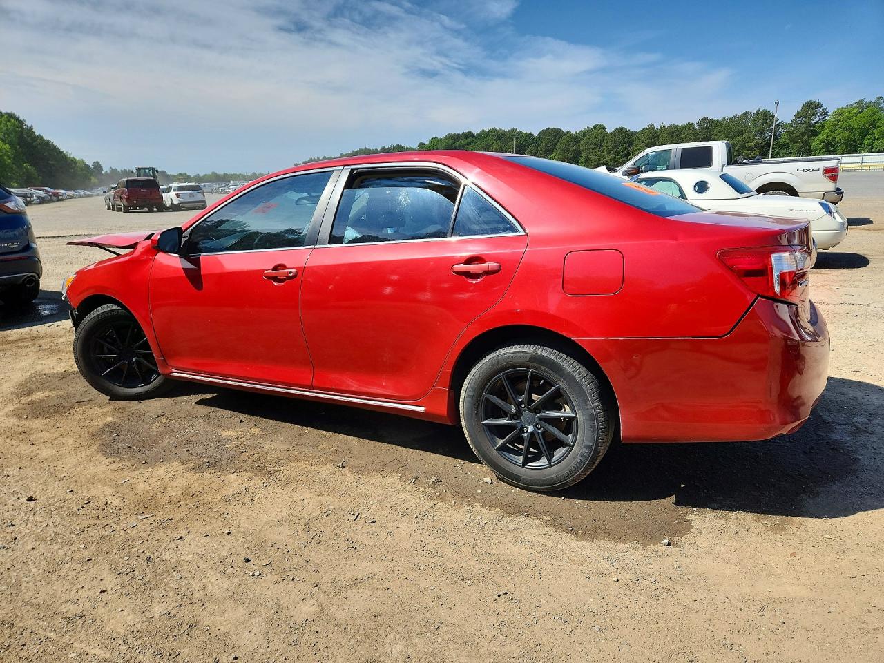 2014 TOYOTA CAMRY LE photo 2
