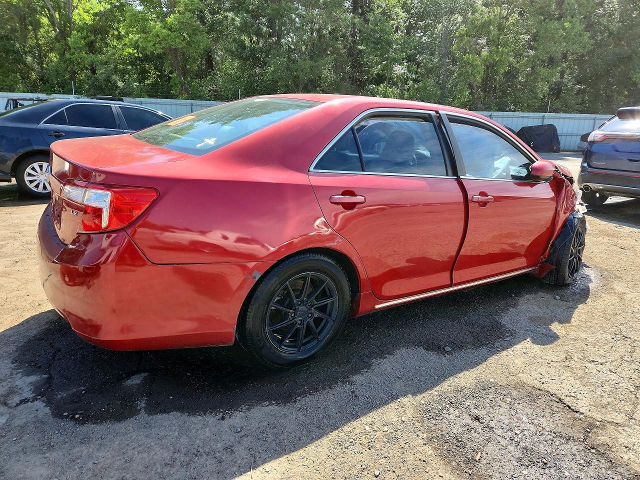 2014 TOYOTA CAMRY LE photo 3