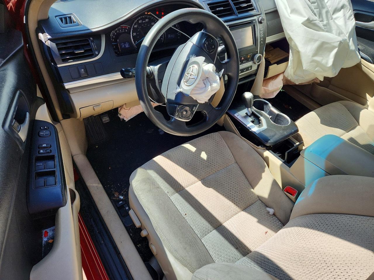 2014 TOYOTA CAMRY LE photo 8