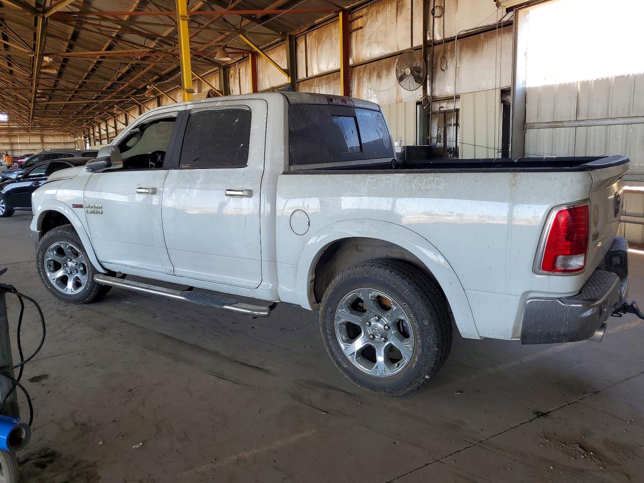 2016 RAM 1500 LARAMIE photo 3