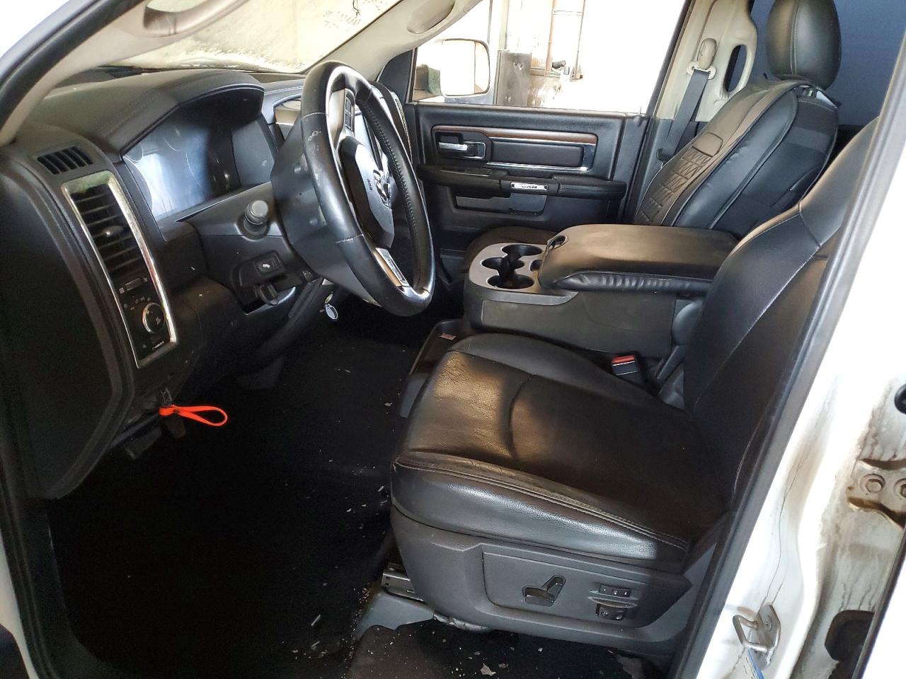 2016 RAM 1500 LARAMIE photo 13