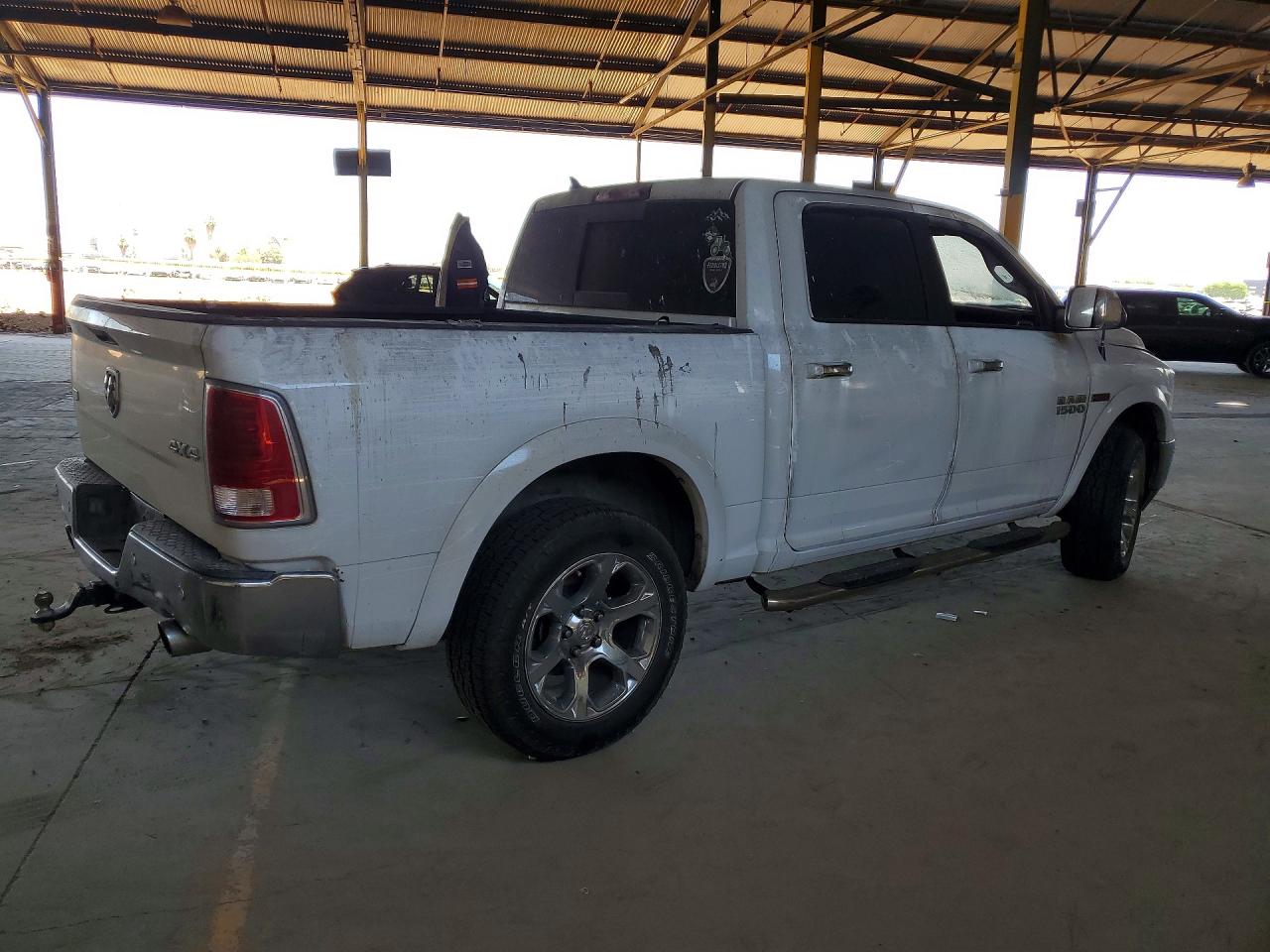 2016 RAM 1500 LARAMIE photo 5