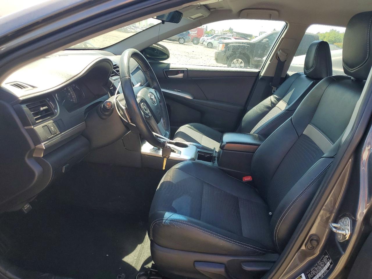 2012 TOYOTA CAMRY SE photo 13