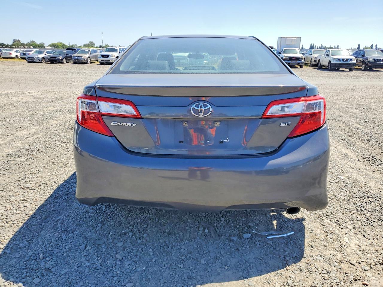 2012 TOYOTA CAMRY SE photo 11