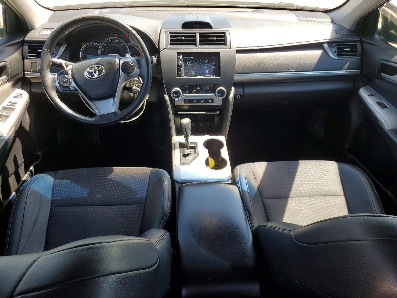 2012 TOYOTA CAMRY SE photo 15