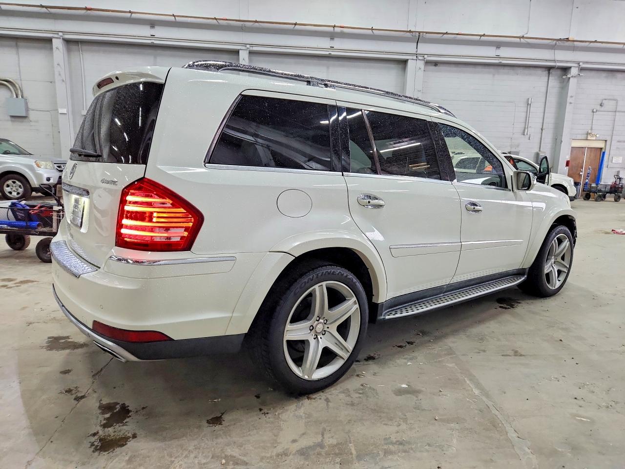 2010 MERCEDES-BENZ GL 550 4MATIC photo 5