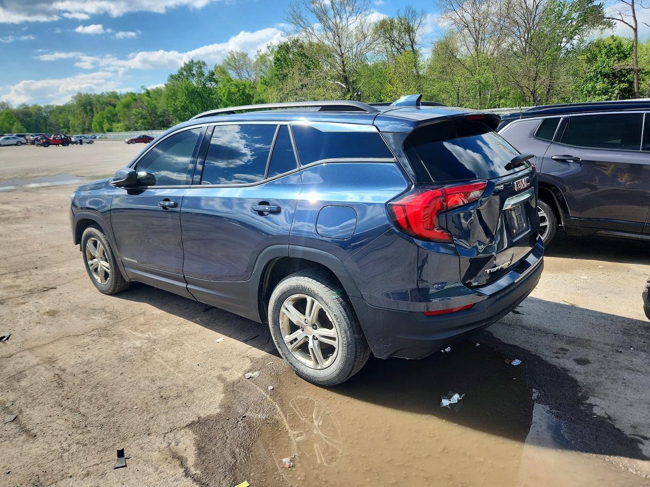 2018 GMC TERRAIN SLE photo 3