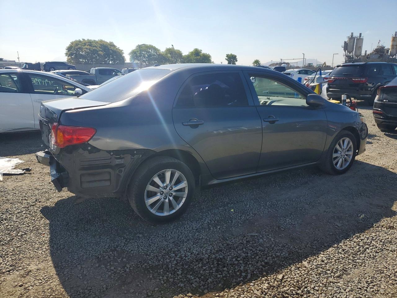 2010 TOYOTA COROLLA LE photo 5