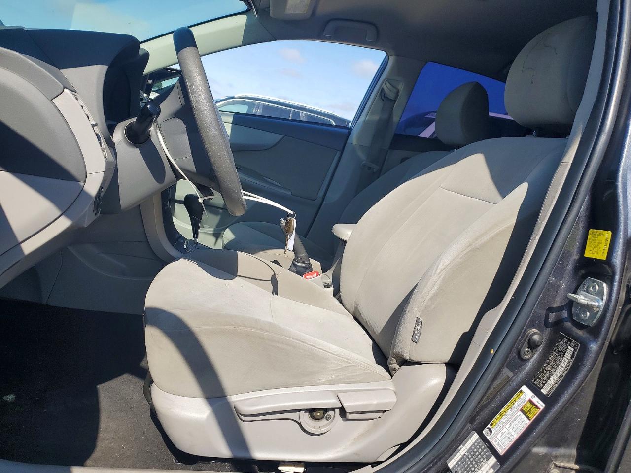 2010 TOYOTA COROLLA LE photo 13