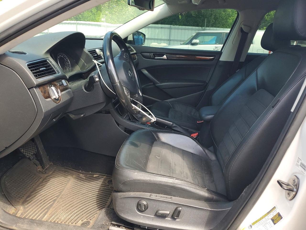 2014 VOLKSWAGEN PASSAT SEL photo 13